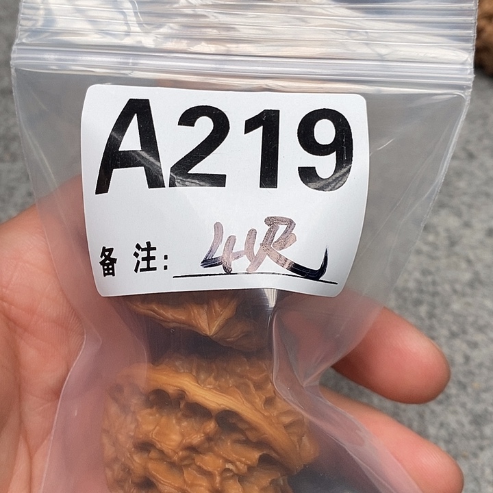 文玩核桃吊坠三棱