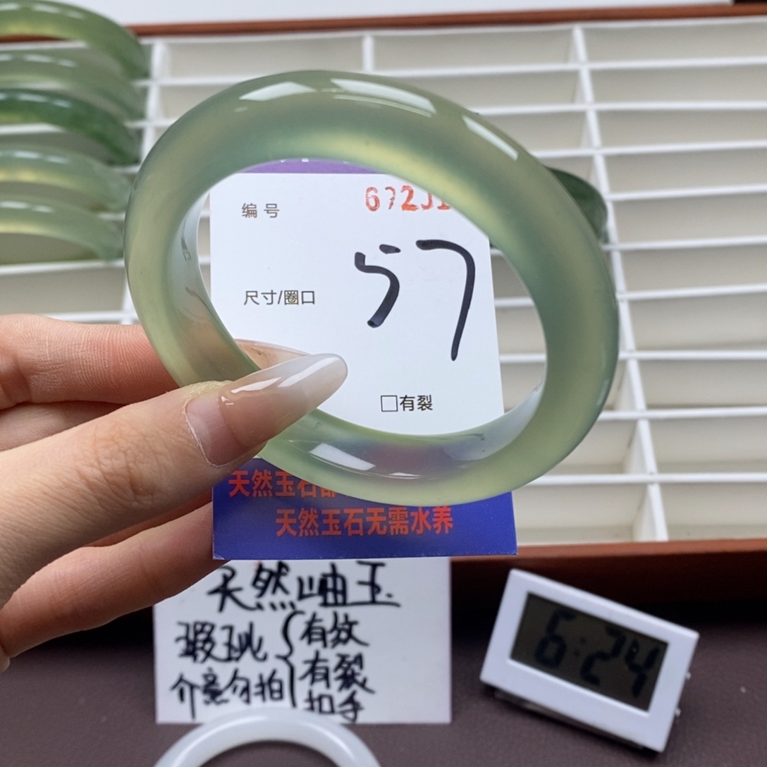 蛇纹石玉手镯未镶嵌