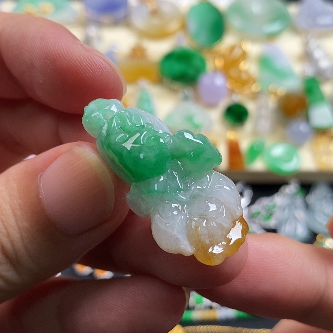 翡翠未镶嵌颈饰翡翠