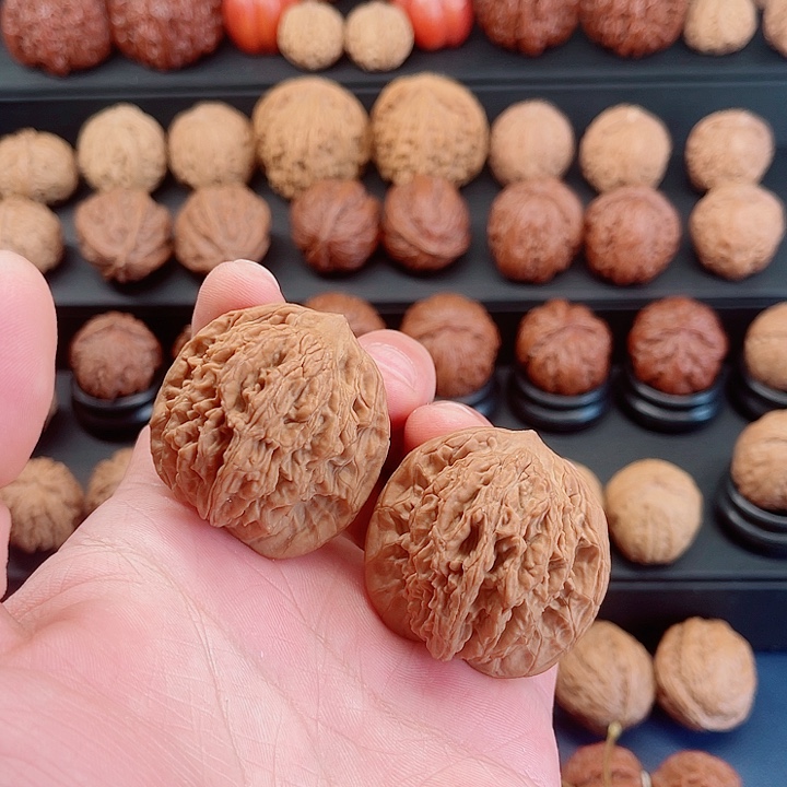 文玩核桃把件麦穗虎头