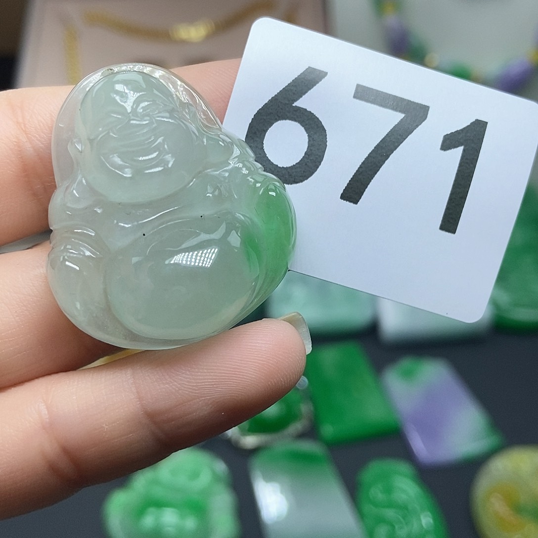 翡翠吊坠(赠链)未镶嵌