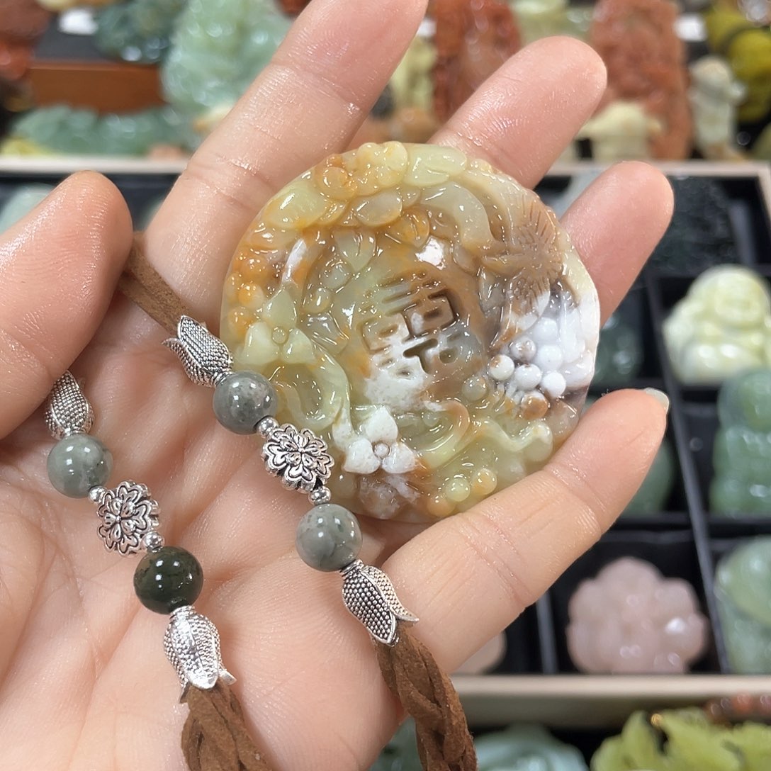 蛇纹石玉颈饰未镶嵌