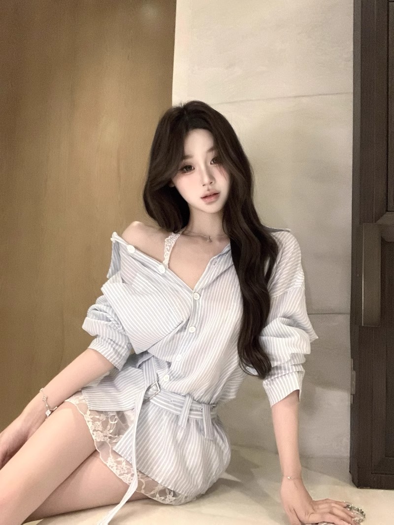 气质条纹蓝色长袖衬衫女秋季显瘦内搭蕾丝吊带裙套装