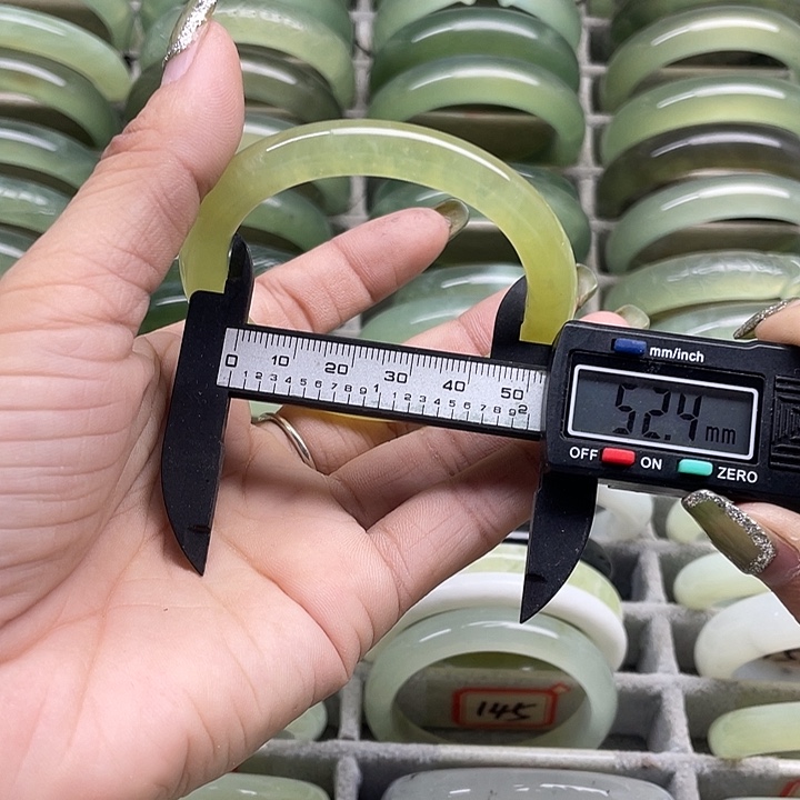 蛇纹石玉未镶嵌手镯128