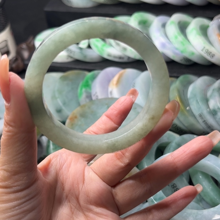 定制翡翠未镶嵌手镯