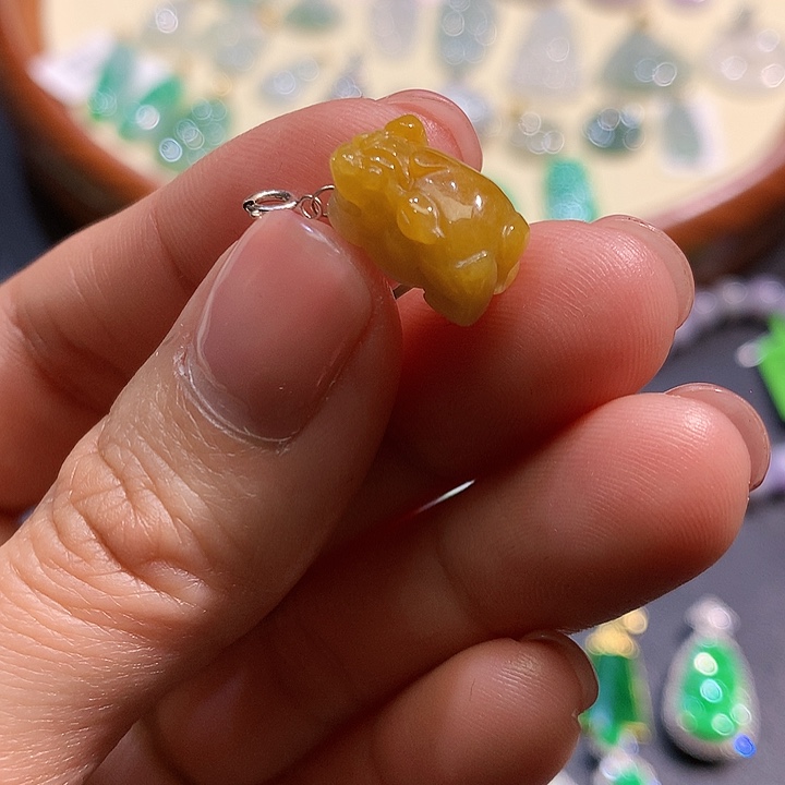 翡翠吊坠(不含链)18K金镶嵌