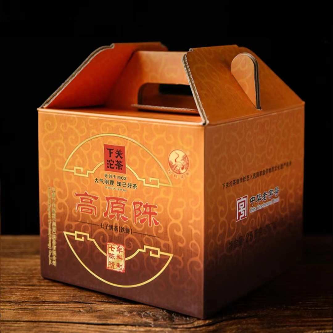 下关沱茶《8饼》2014年高原陈铁饼 七到八年陈料生茶