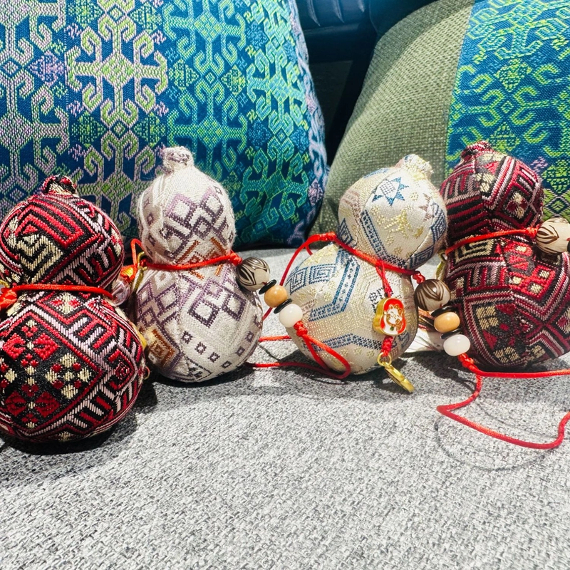 谭湘光 | 广西非遗手工壮锦葫芦挂件