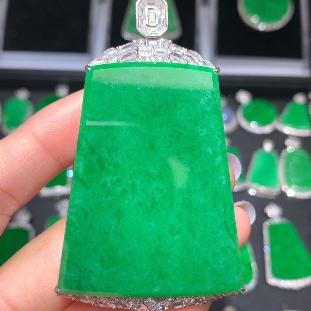 翡翠颈饰18K金镶嵌翡翠