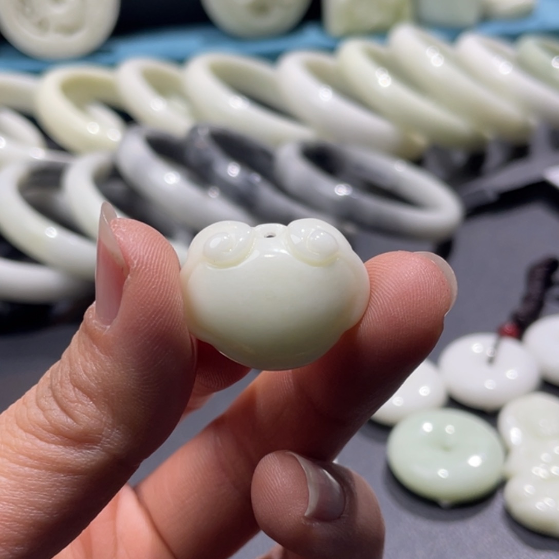 蓝田玉（蛇纹石化大理石玉）颈饰未镶嵌%*%