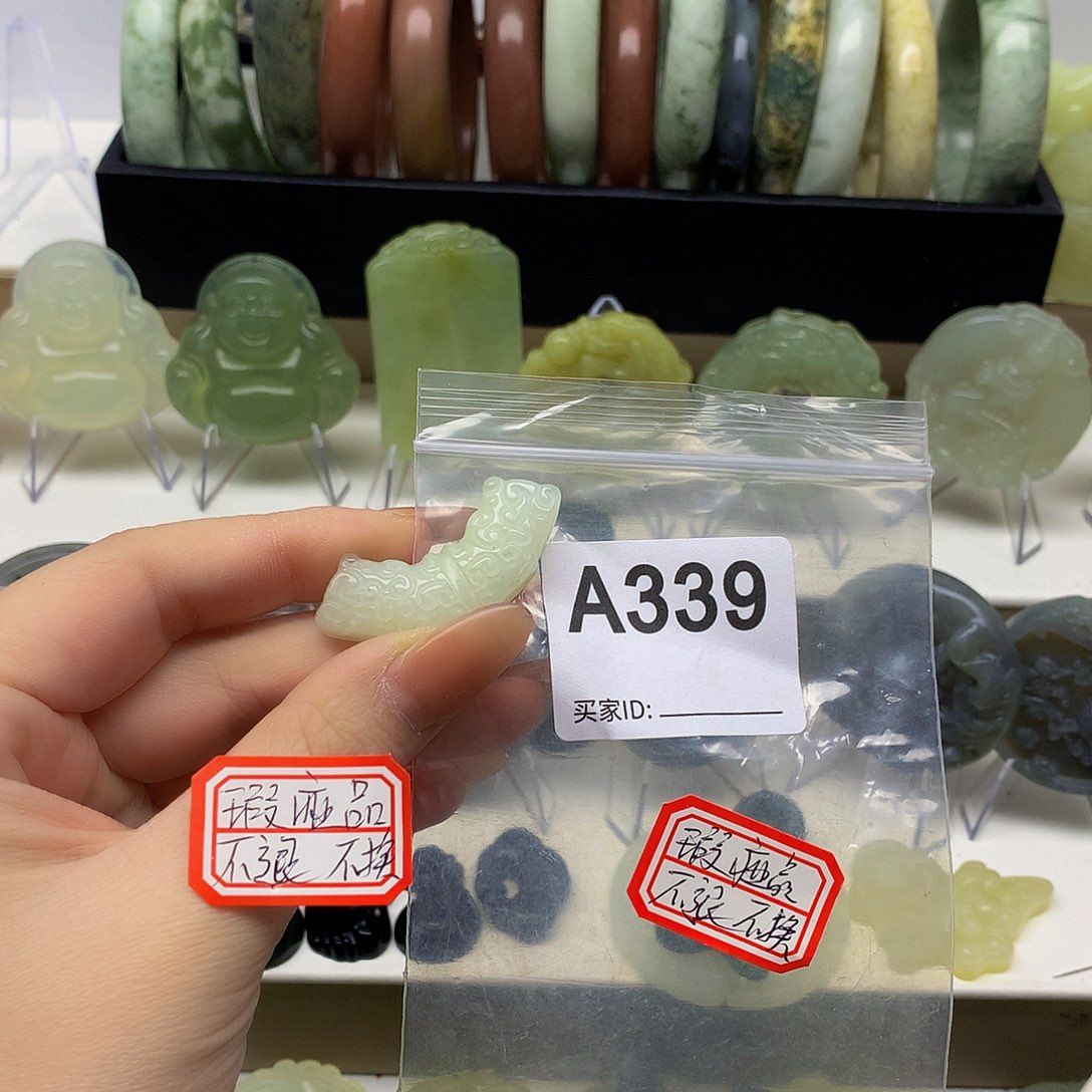 蛇纹石玉颈饰未镶嵌