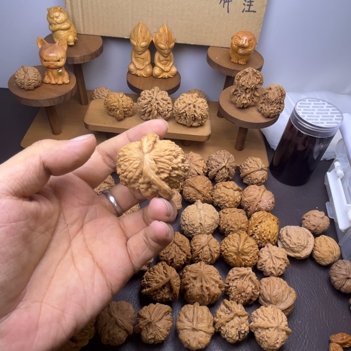 玉***成吊坠桃核白狮子顺风耳