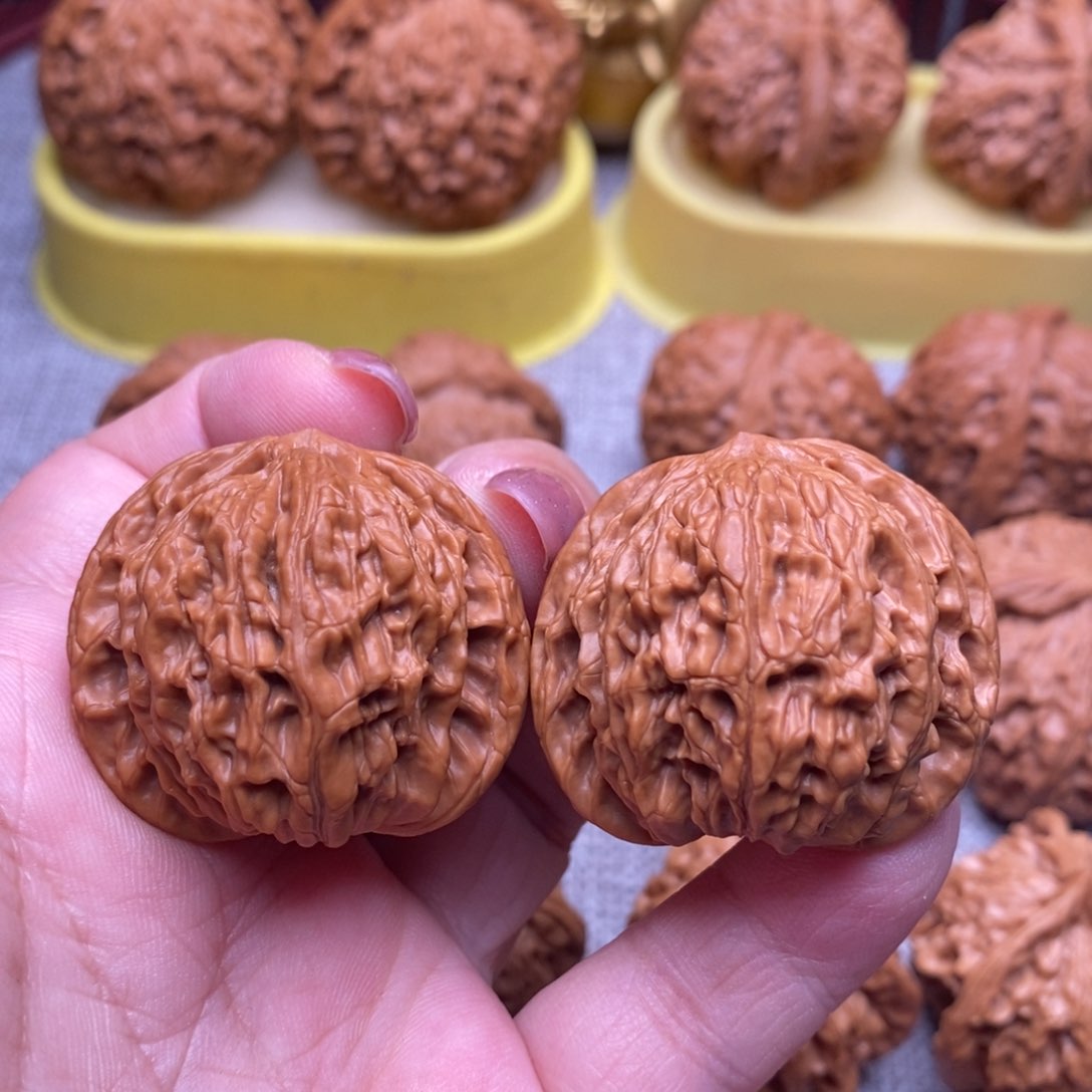 文玩核桃把件精品红皮磨盘38全品