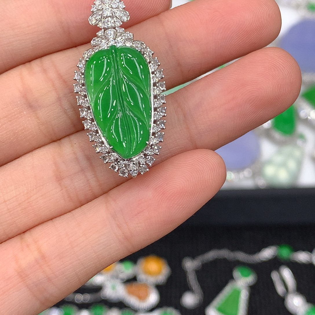 【闪购商品】翡翠颈饰18K金镶嵌叶子