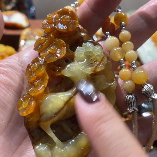 蛇纹石玉未镶嵌颈饰