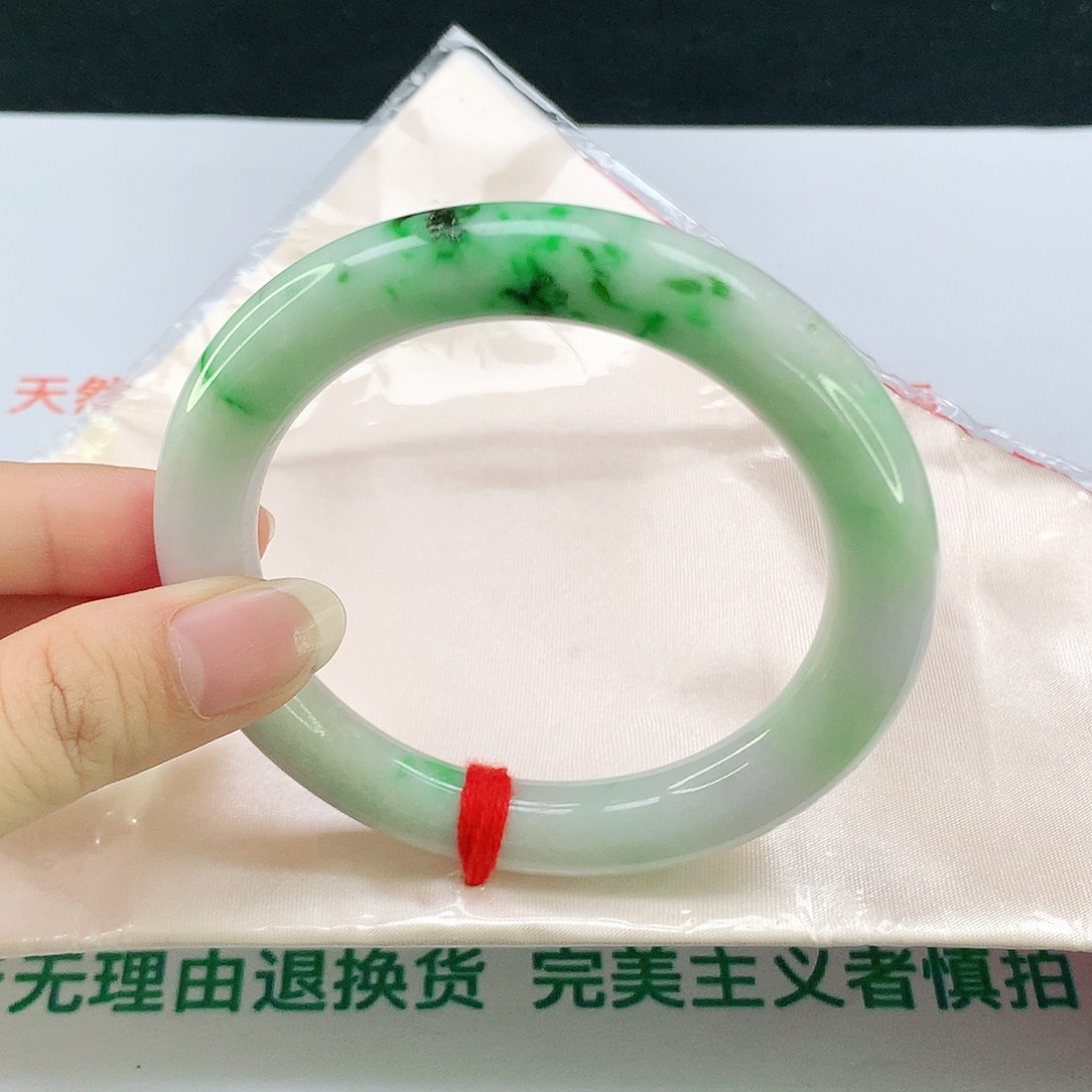 翡翠手镯（圆镯）未镶嵌59圈