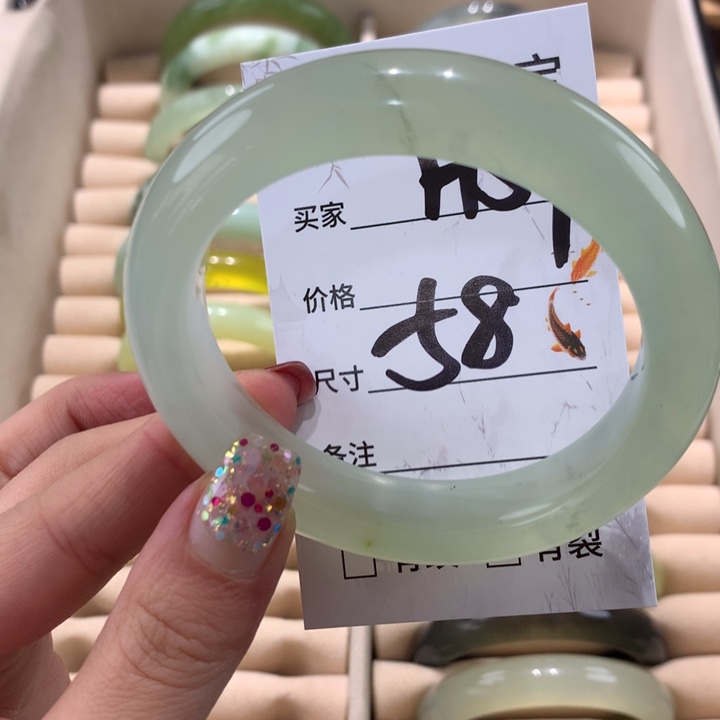 蛇纹石玉手镯未镶嵌