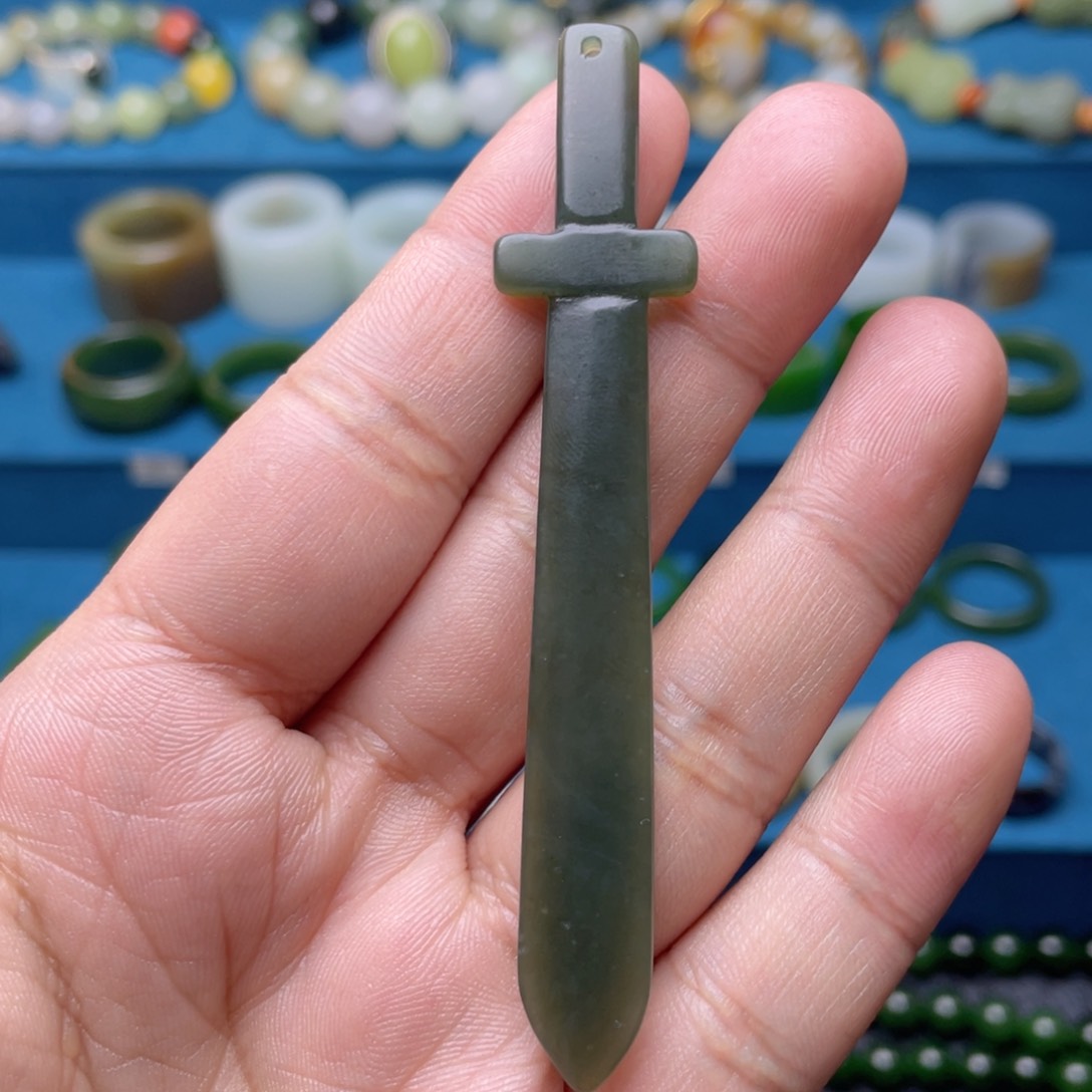 和田玉倚天屠龙剑未镶嵌