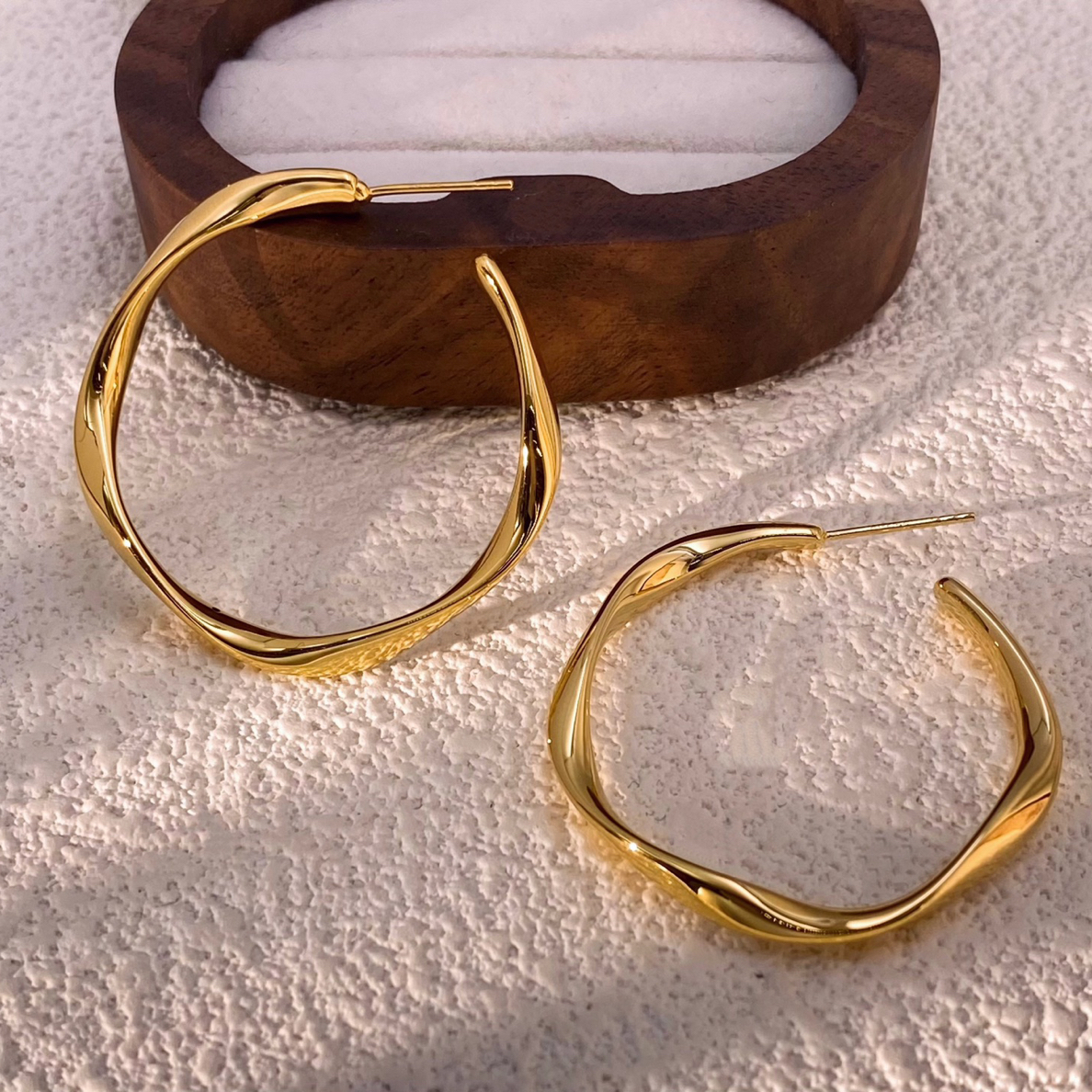 18K金进口莫比乌斯扭结大C耳圈黄金高级时尚欧美37.5mm