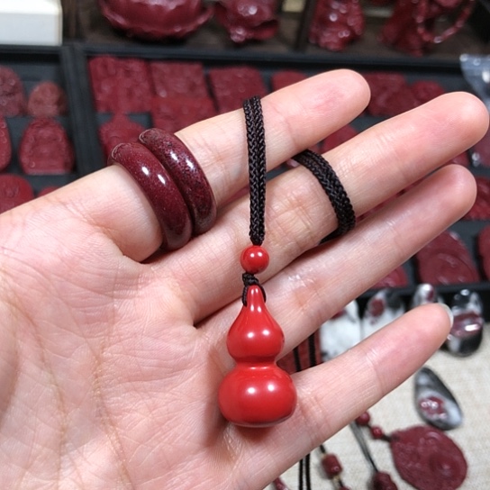 天然辰砂红砂葫芦吊坠