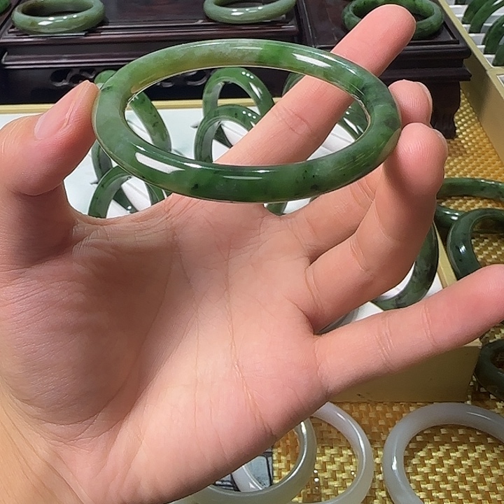 未镶嵌手镯和田玉（碧玉）