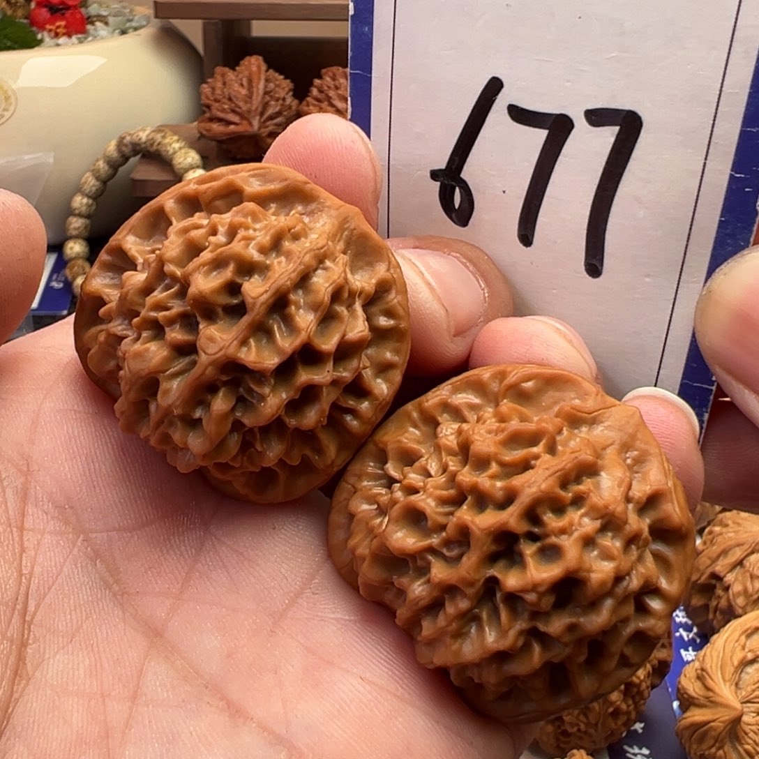 文玩核桃把件全品秦闷37尺寸677号