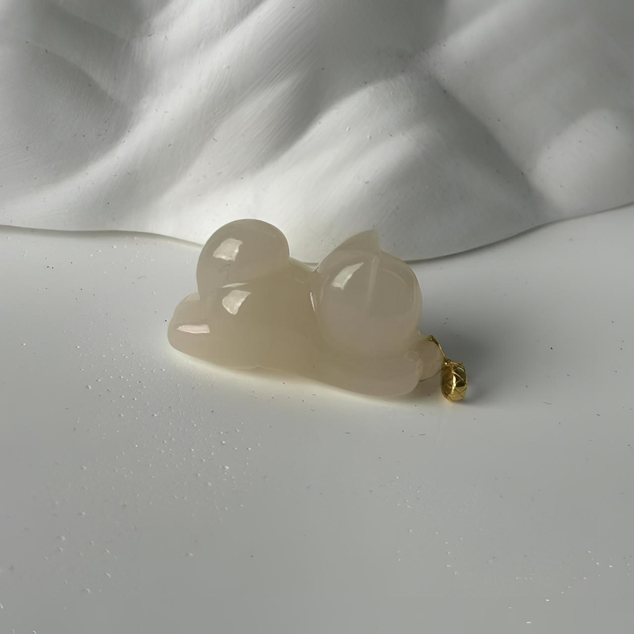 约27*15*11mm和田玉藕粉趴趴猫18K金扣头吊坠