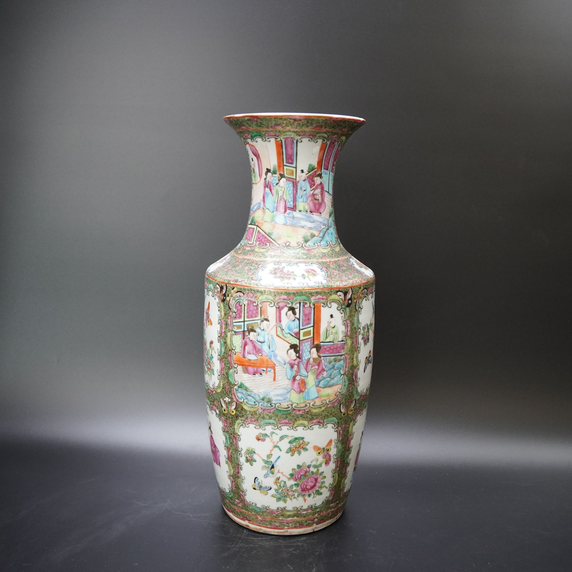 Lot.25080590清咸丰广彩人物花鸟纹赏瓶 高：约46cm