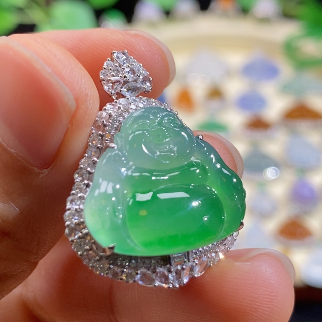 翡翠18K金镶嵌颈饰