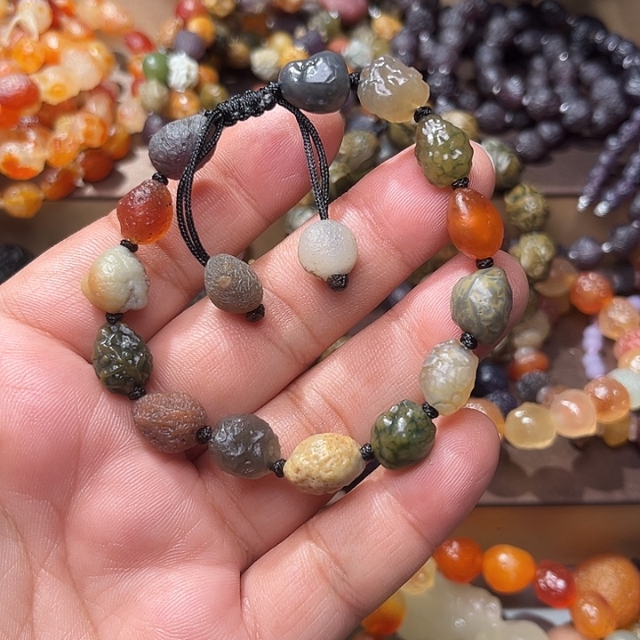 阿拉善彩玛瑙手串