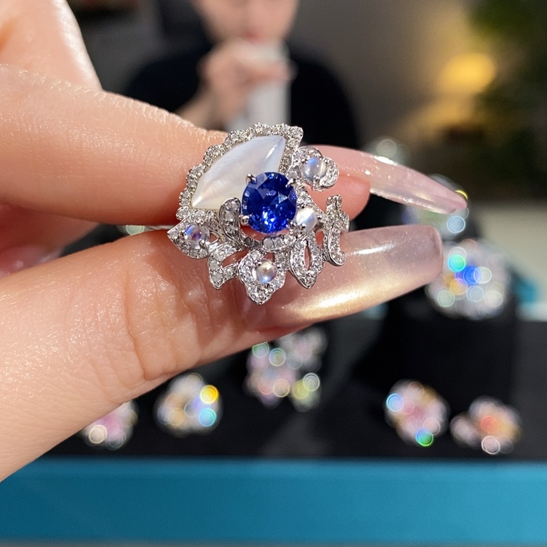 戒指蓝宝石18K金镶嵌1.02ct皇家蓝aigs