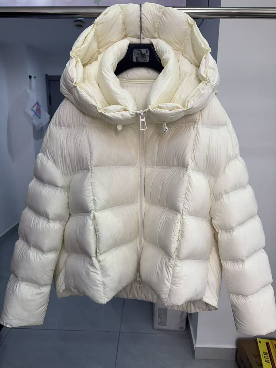 90泡芙鹅绒服短款时尚女装9659羽绒服女