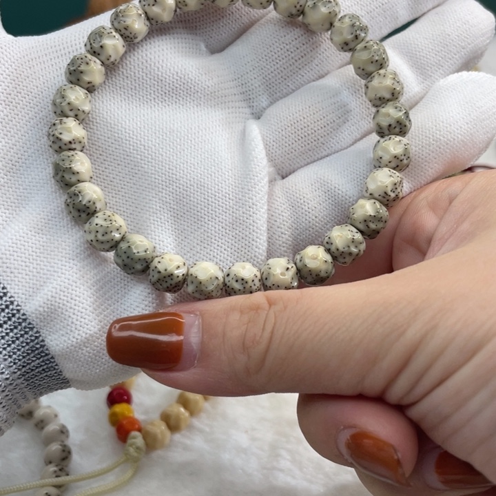 星月菩提手串段*A83………….