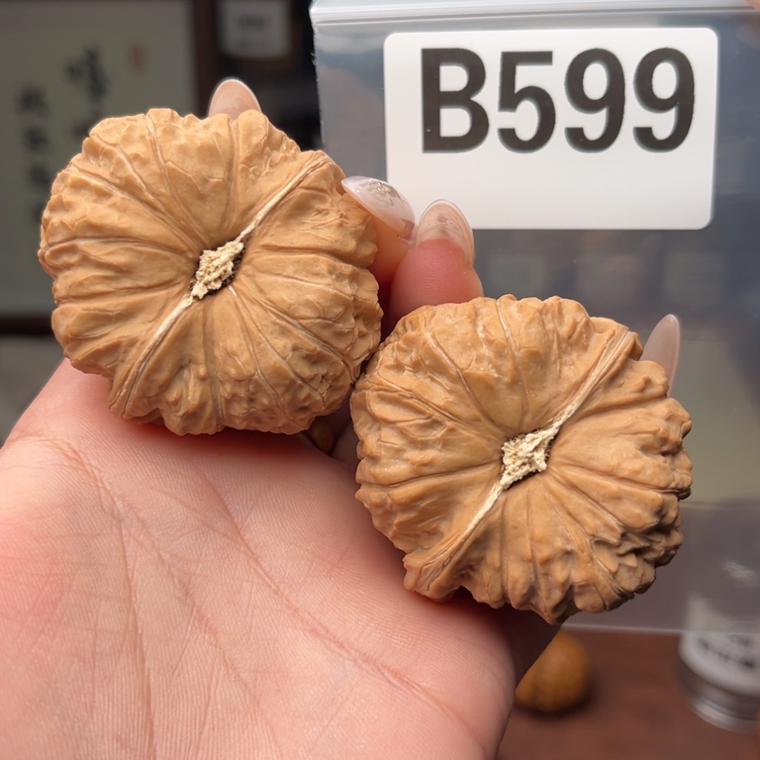 文玩核桃吊坠应*半南瓜墩