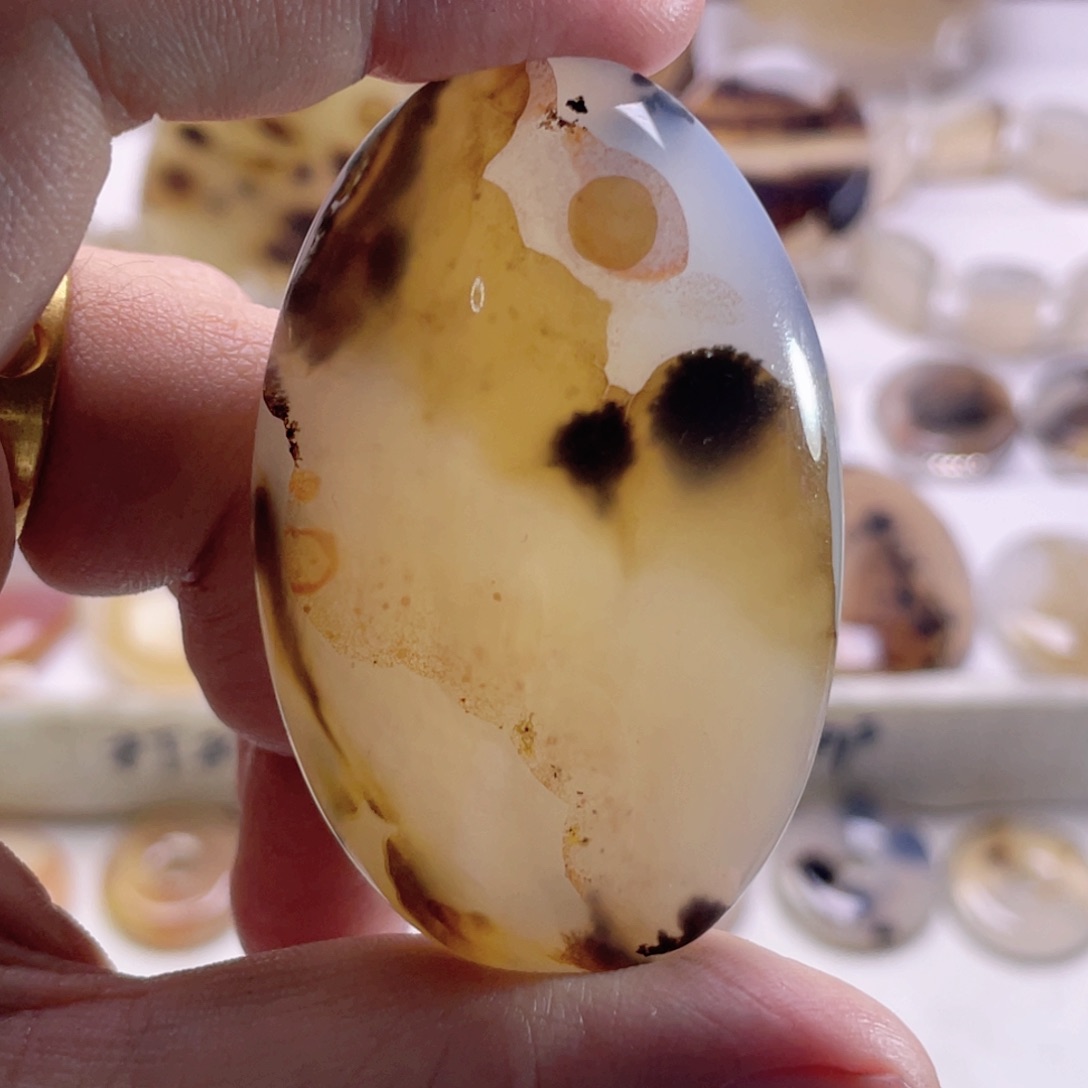 玛瑙/玉髓未镶嵌珠宝奇石