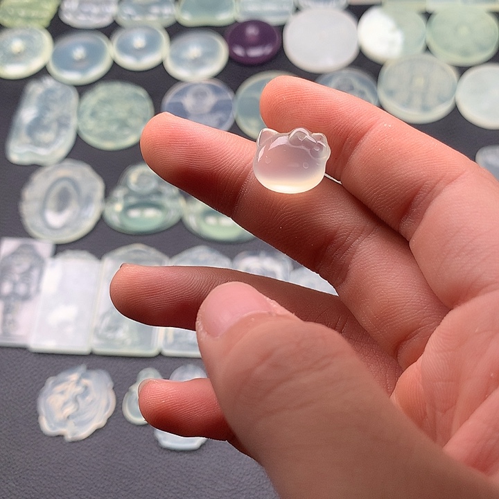 未镶嵌岫玉颈饰猫猫头