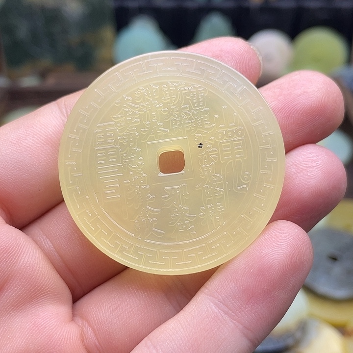 蛇纹石玉挂件未镶嵌
