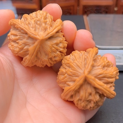 文玩核桃吊坠雨化石