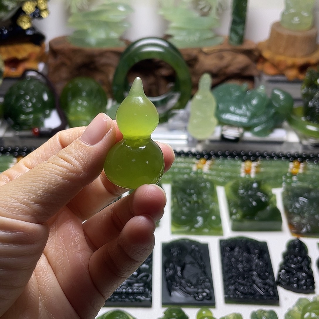 未镶嵌蛇纹石玉颈饰