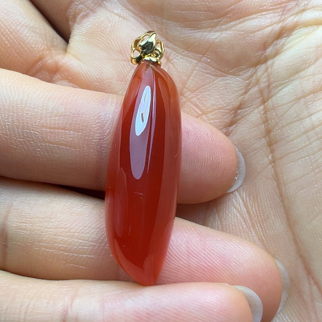 南红玛瑙吊坠18K金镶嵌