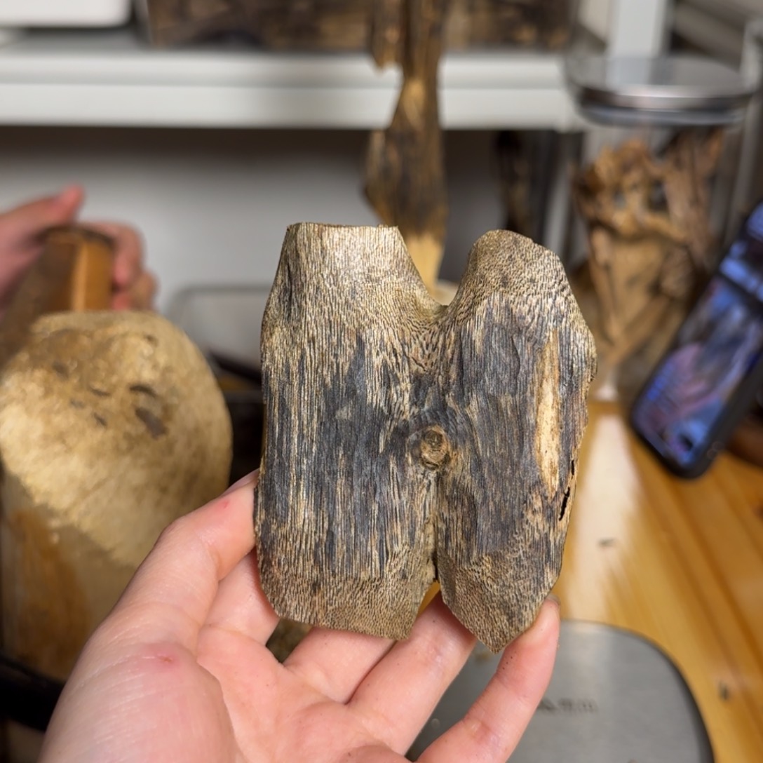 沉香绿奇虫漏香25克