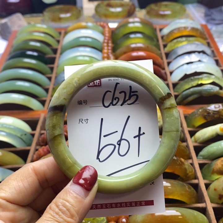 蛇纹石玉手镯未镶嵌