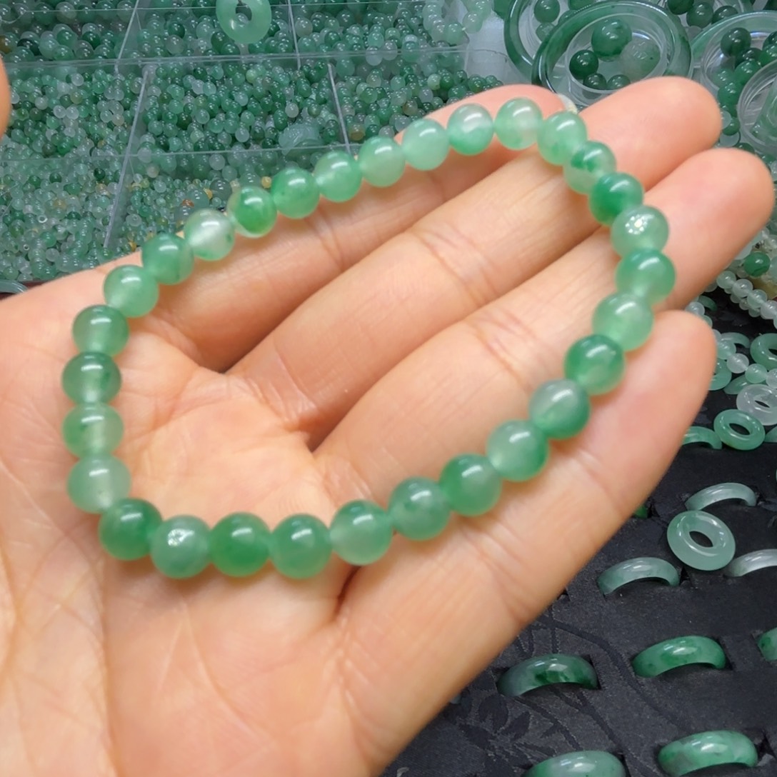 石英质玉（非洲翠）未镶嵌散珠冰甜绿手串