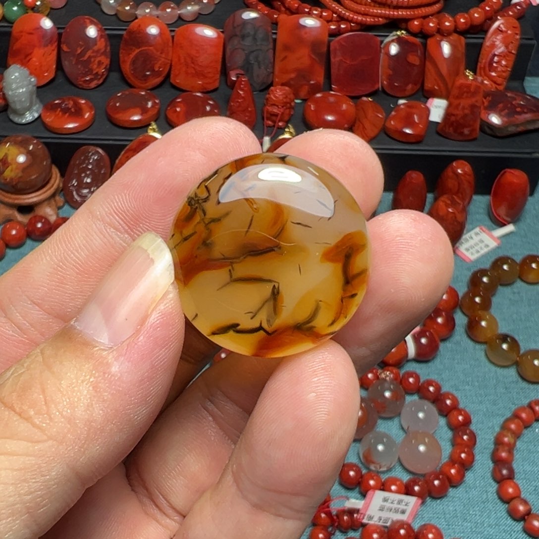 南红玛瑙A未镶嵌全品原矿鸡油黄圆牌29*11mm