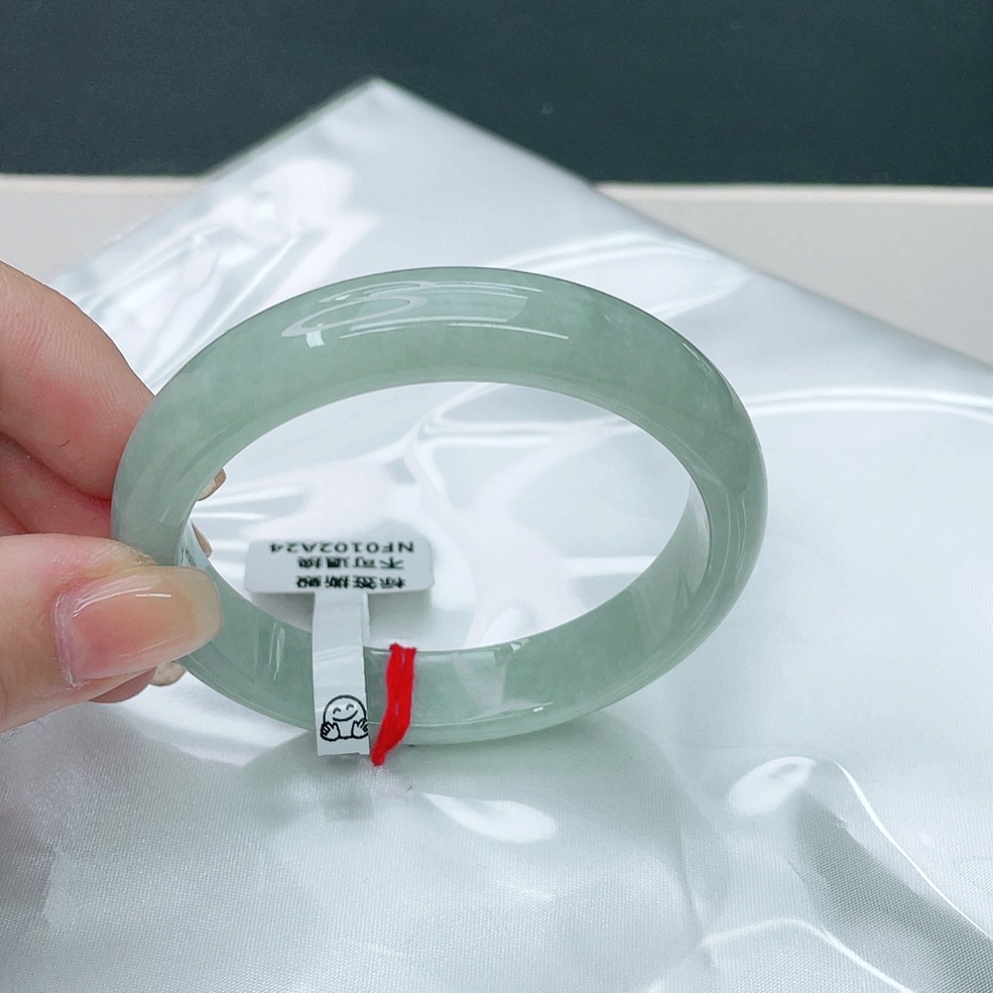 翡翠手镯未镶嵌正55.7