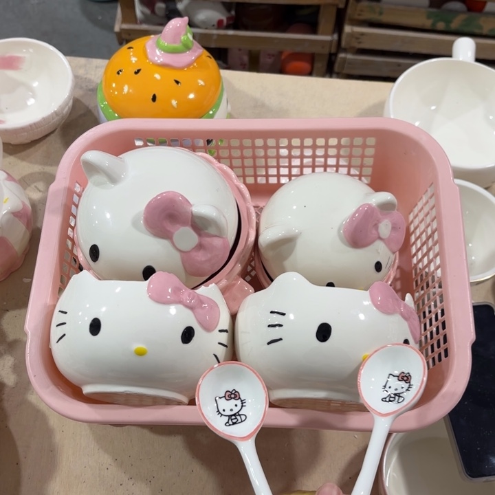 紫砂在外面吃了饭在回你电话