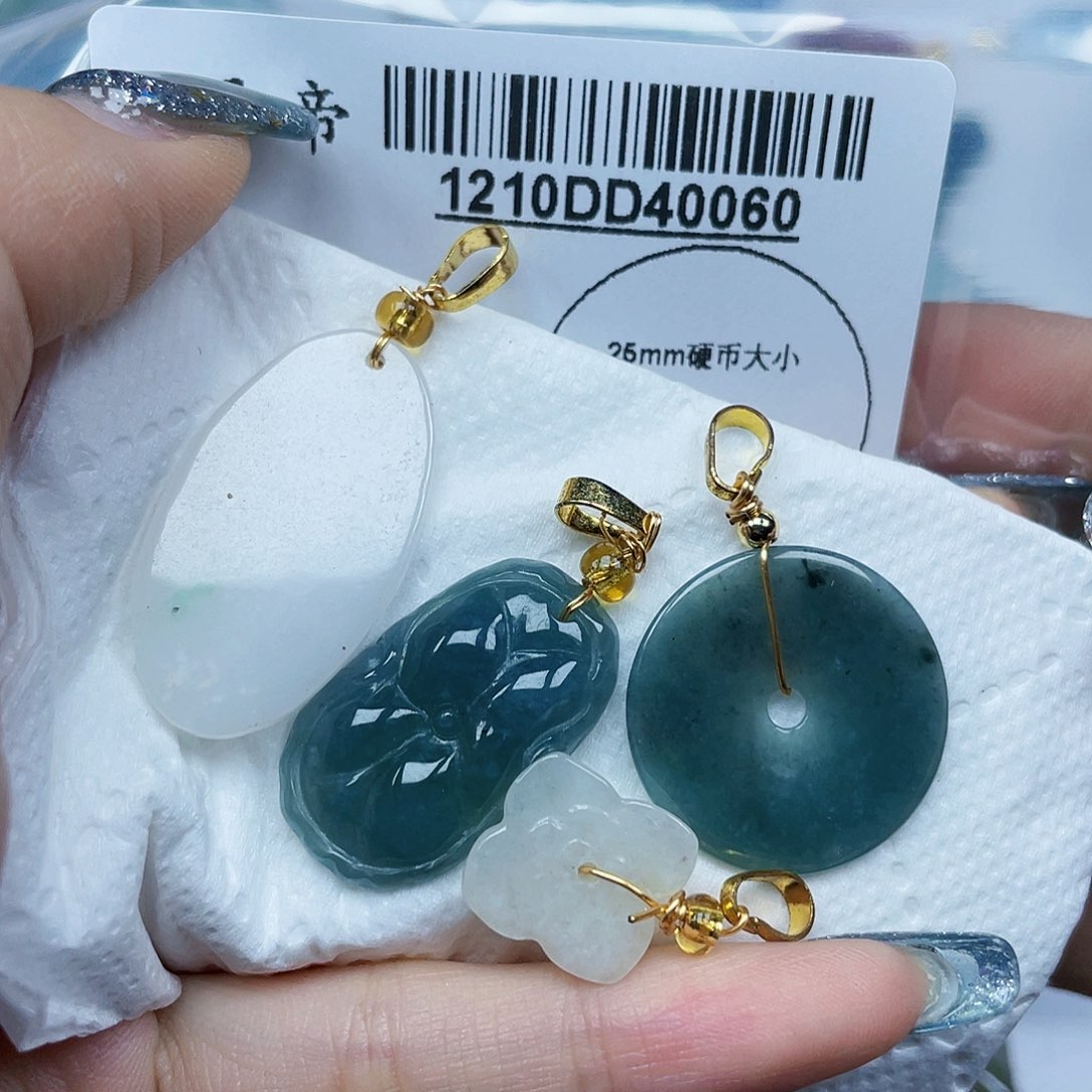 吊坠(不含链)未镶嵌翡翠