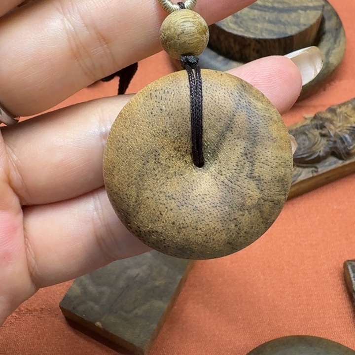 大叶紫檀（黑酸枝木类）