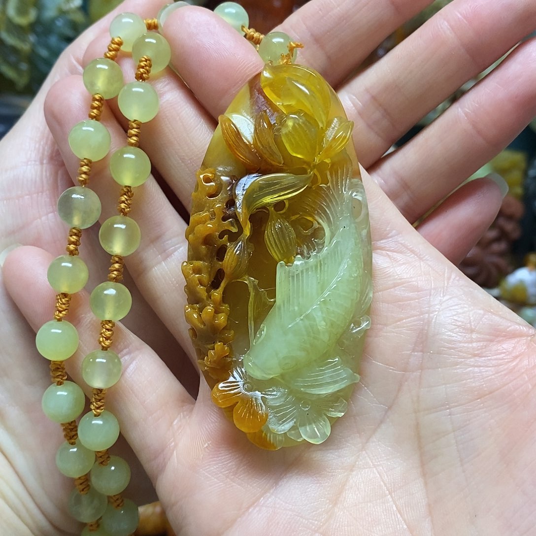岫玉未镶嵌吊坠(赠链)
