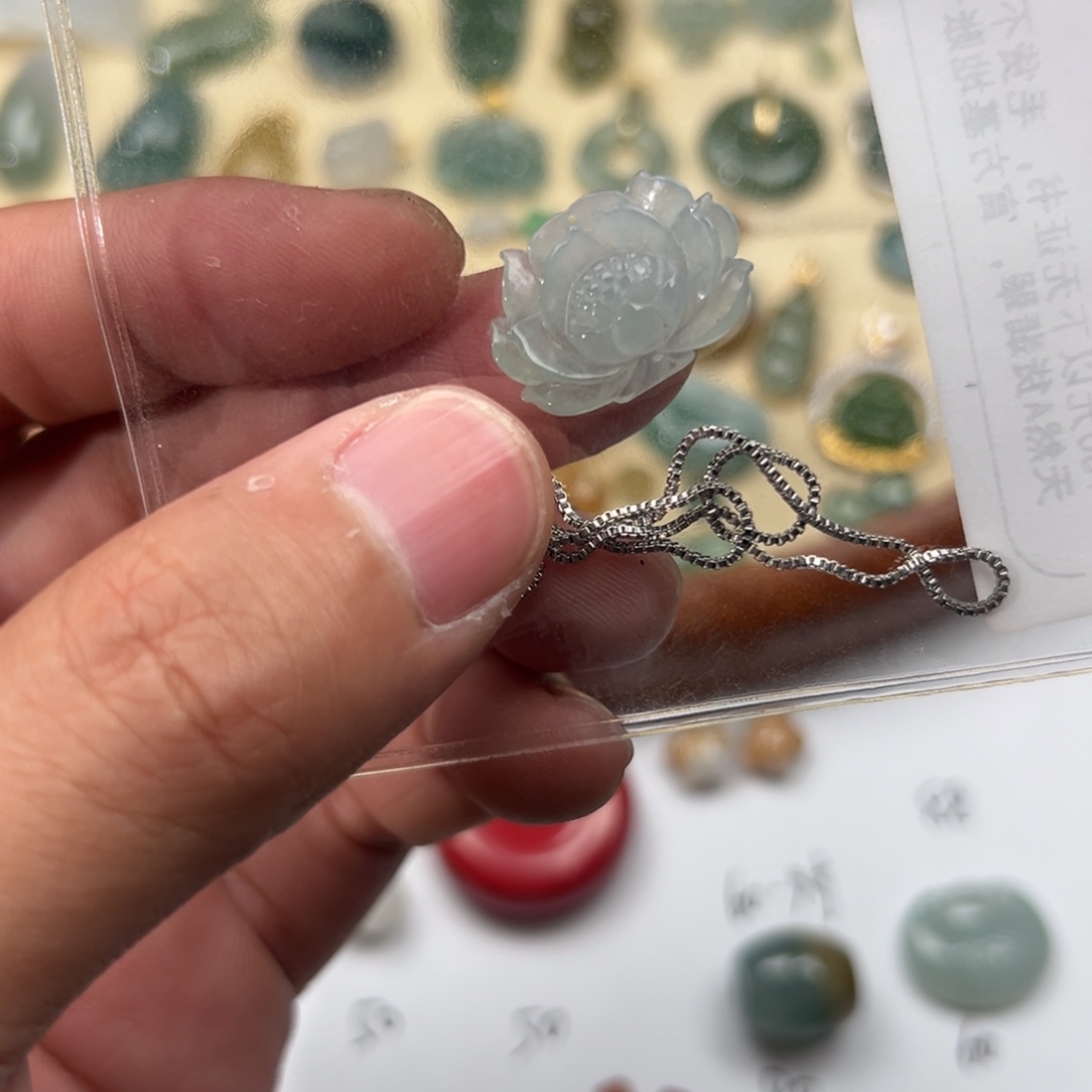 S***r翡翠未镶嵌颈饰翡翠